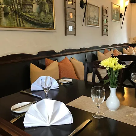 Zum Schlangenkoenig Otel