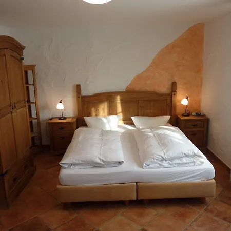 Zum Schlangenkoenig فندق 4*