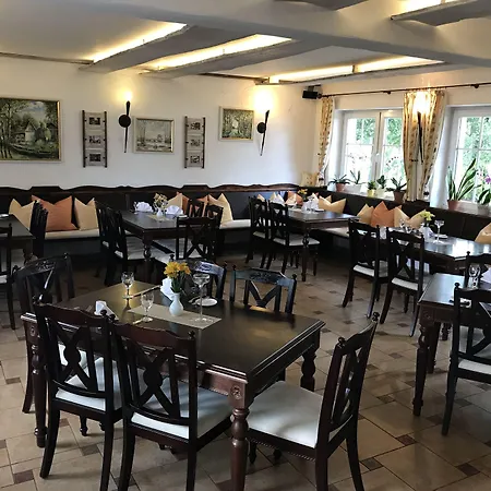 Zum Schlangenkoenig Otel 3*